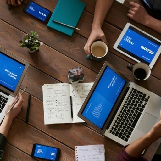 Discreet and Collaborative Search Process